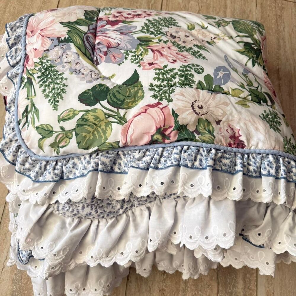 Vtg 80s Floral Ruffle Quilt Queen Cottagecore Coquette Shabby Grandmacore Pink